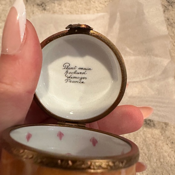 Rochard Limoges Porcelain Trinket Box with Hat - Picture 4 of 5